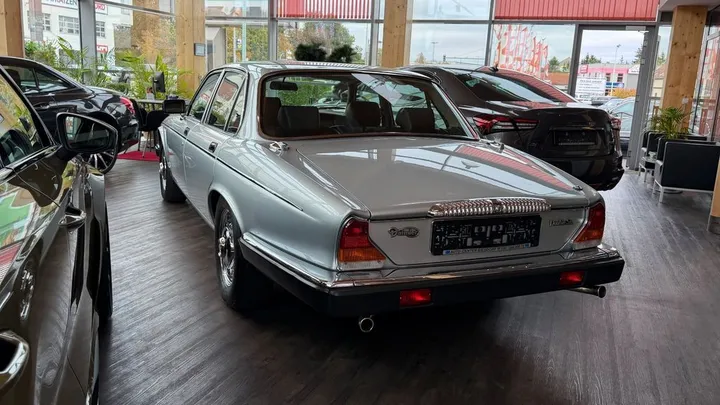 Jaguar XJ12