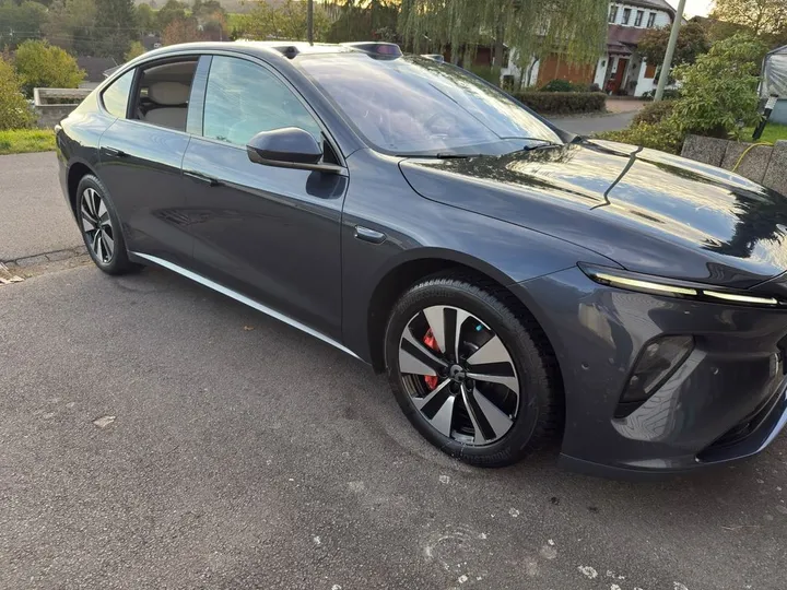 NIO ET7