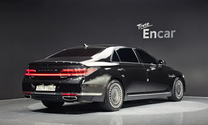 Genesis G90
