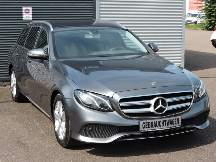 Mercedes-Benz E 220