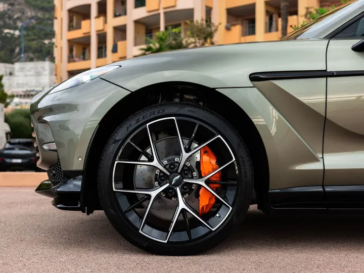 Aston Martin DBX
