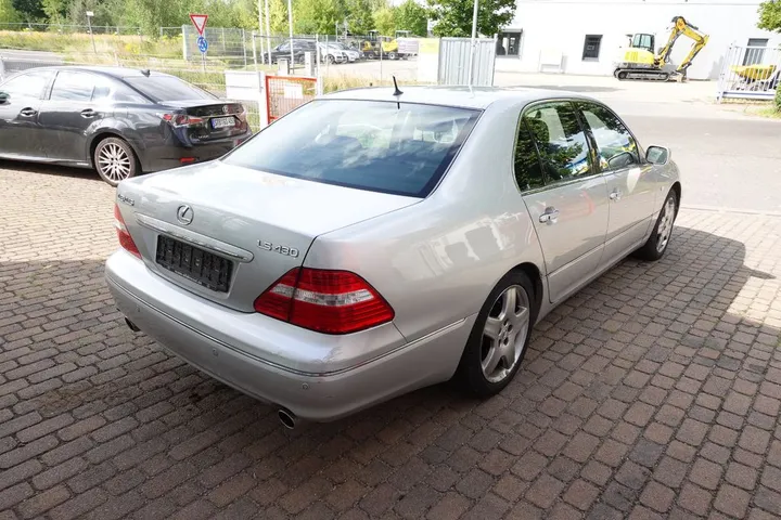 Lexus LS 430