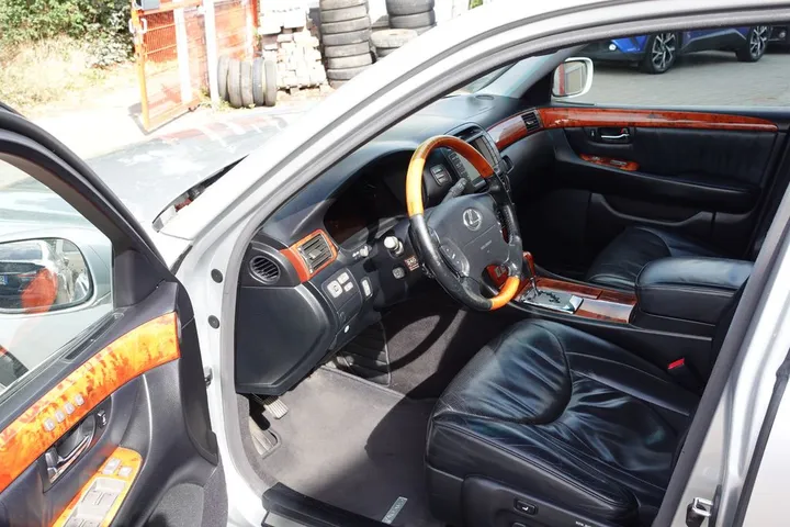 Lexus LS 430