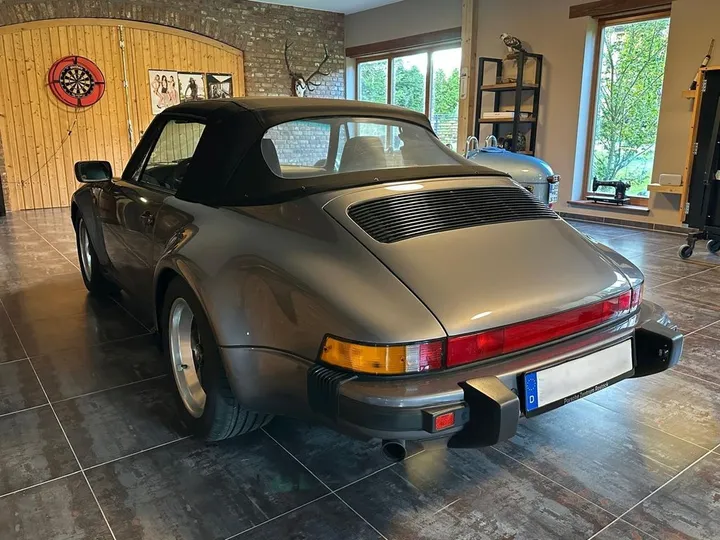 Porsche 930