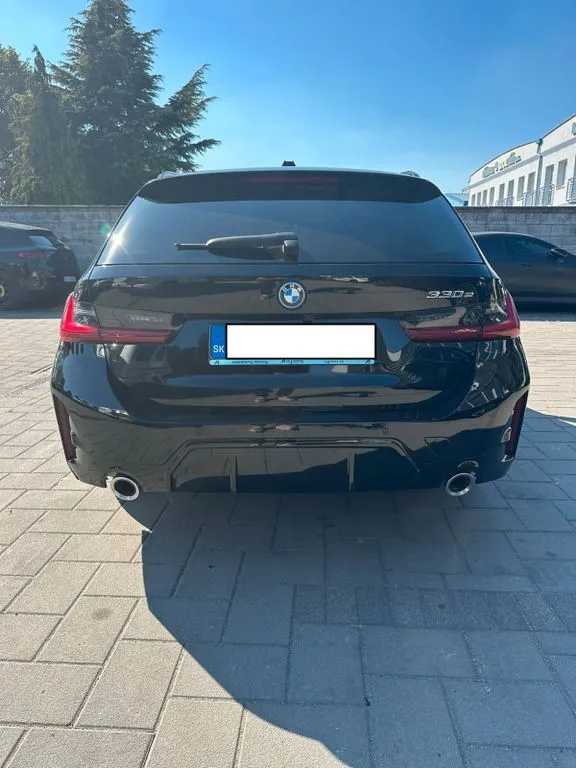 BMW 330