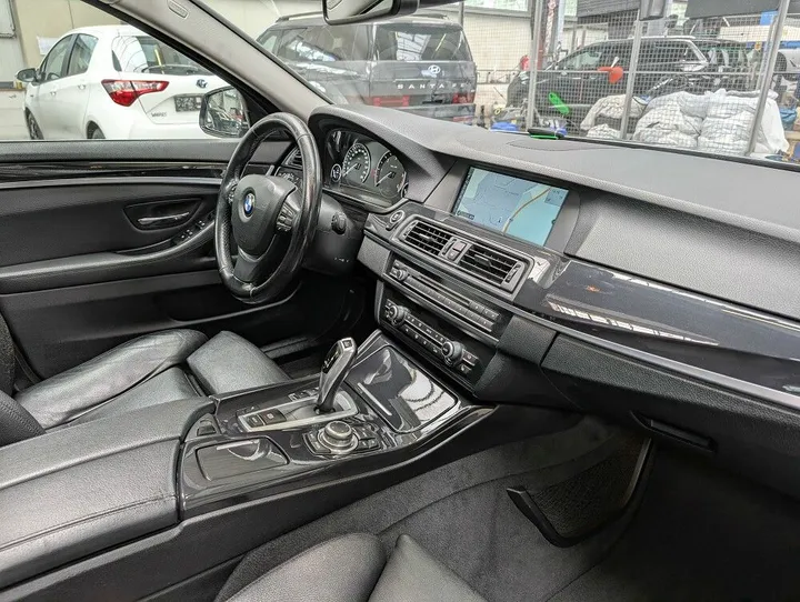 BMW 525