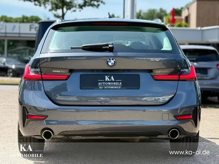 BMW 330