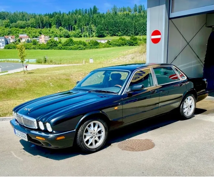 Jaguar XJ8