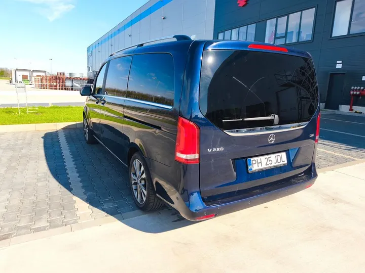 Mercedes-Benz V 220