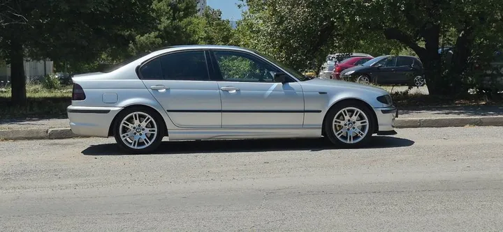 BMW 330