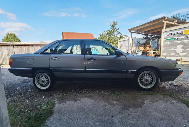 Audi 200