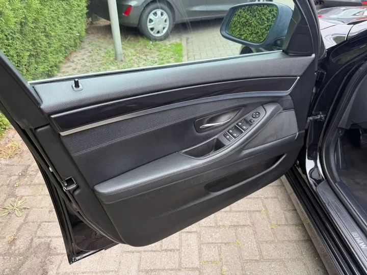 BMW 523