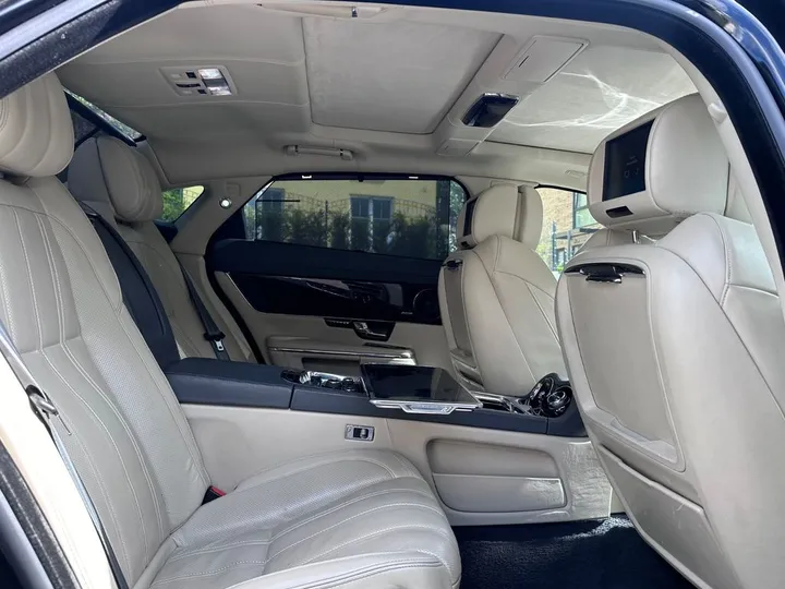 Jaguar XJ