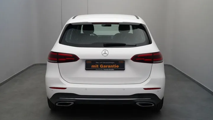 Mercedes-Benz B 220