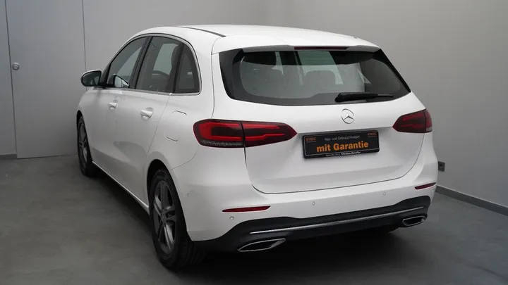 Mercedes-Benz B 220