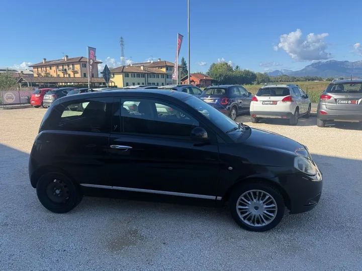 Lancia Ypsilon