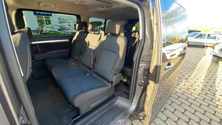 Peugeot Traveller