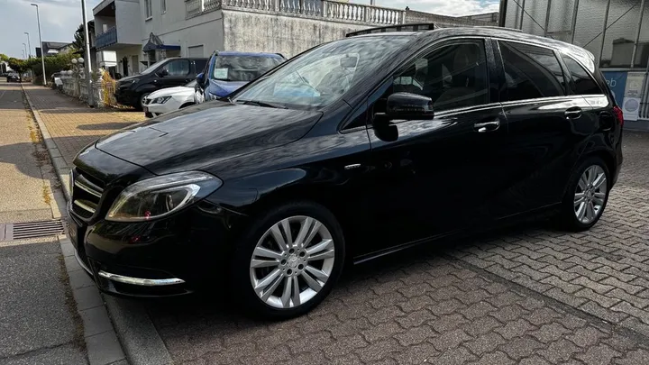 Mercedes-Benz B 200