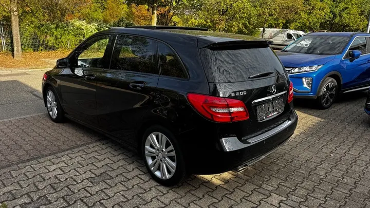 Mercedes-Benz B 200