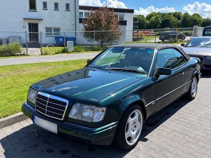 Mercedes-Benz E 200