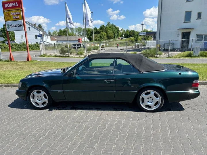 Mercedes-Benz E 200