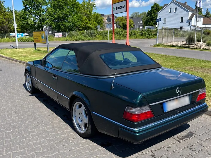 Mercedes-Benz E 200