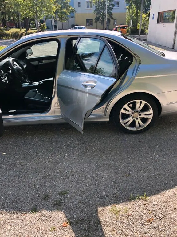 Mercedes-Benz C 230