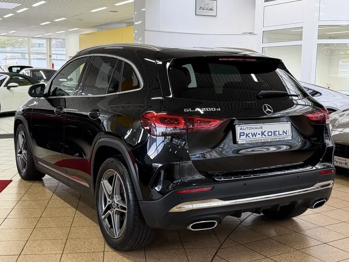 Mercedes-Benz GLA 200