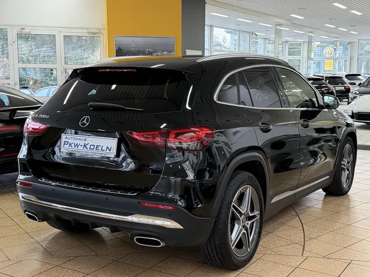 Mercedes-Benz GLA 200