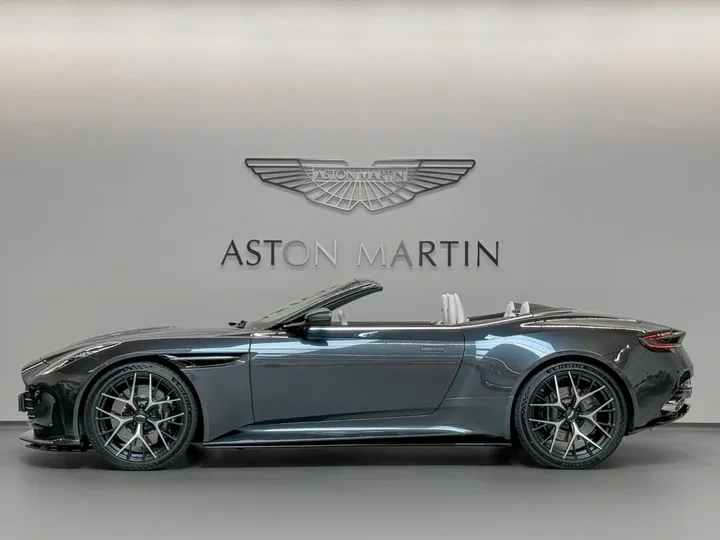 Aston Martin DB12