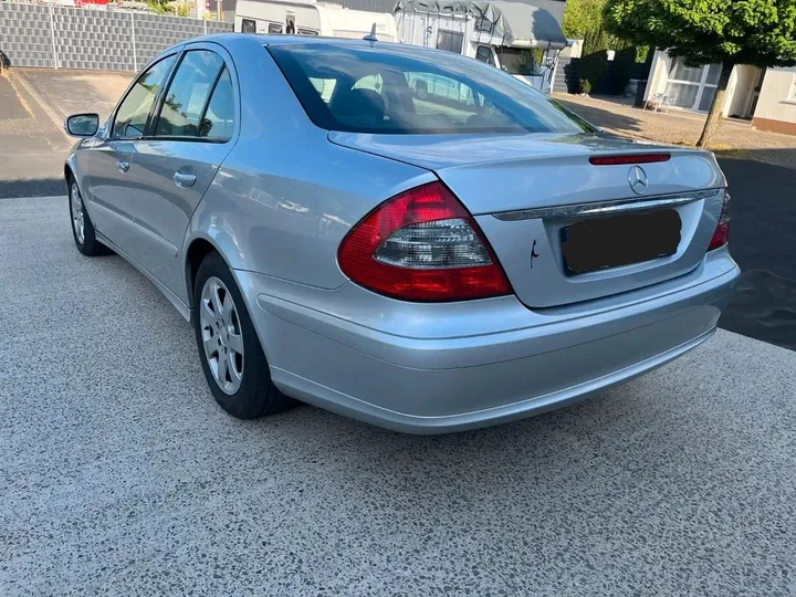 Mercedes-Benz E 200