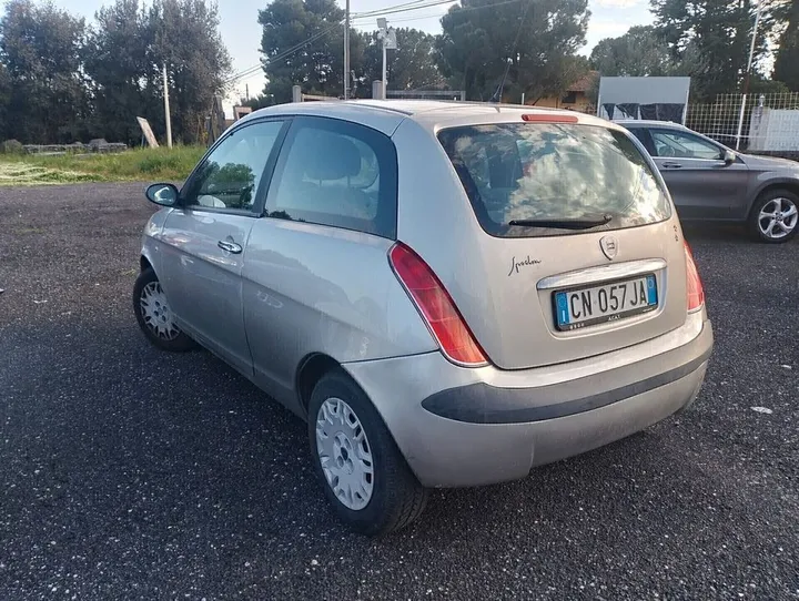 Lancia Ypsilon