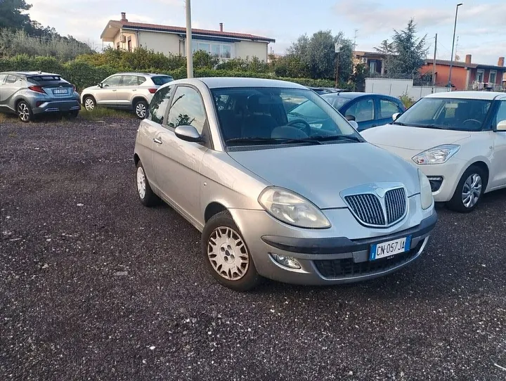 Lancia Ypsilon