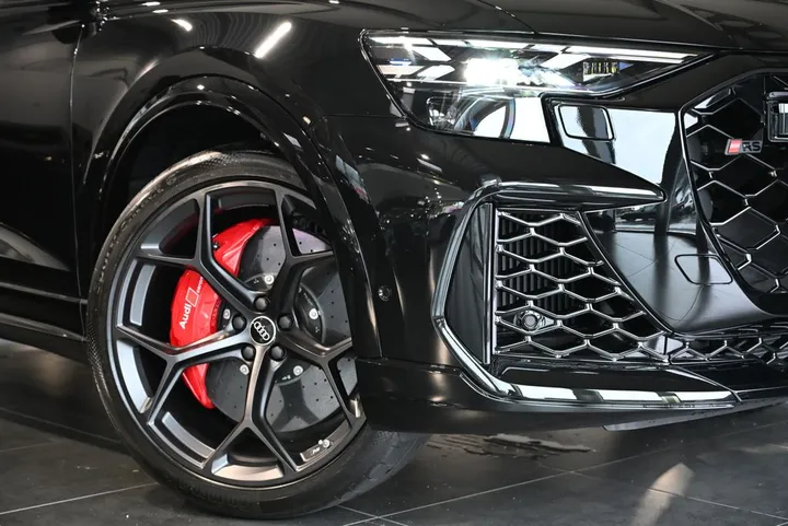 Audi RSQ8