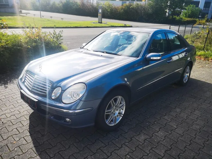 Mercedes-Benz E 200