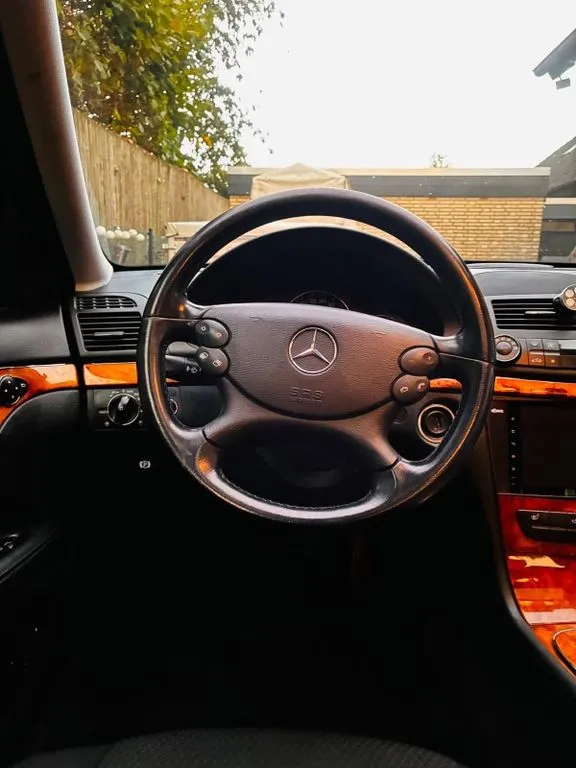 Mercedes-Benz E 200