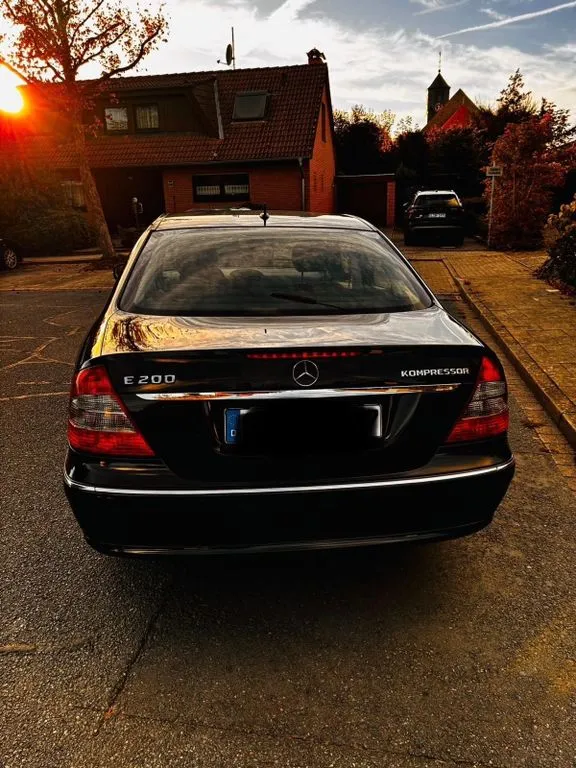 Mercedes-Benz E 200