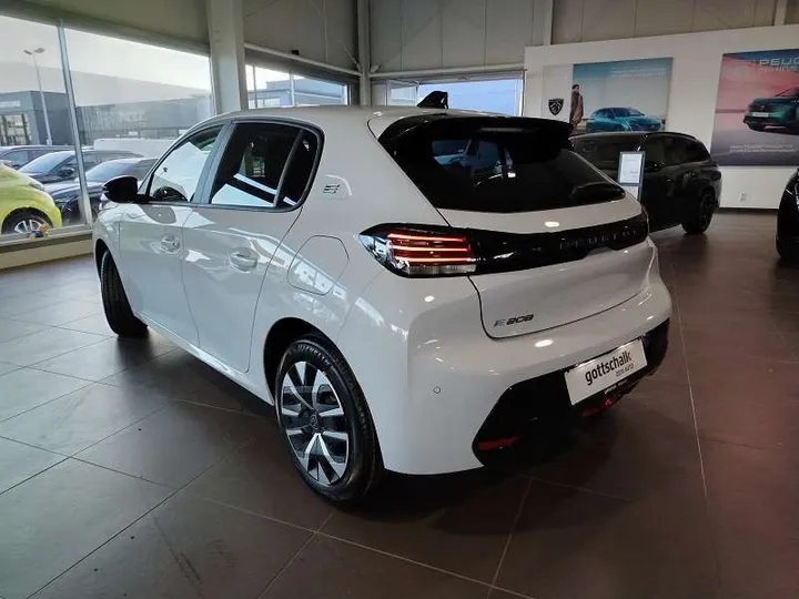 Peugeot e-208