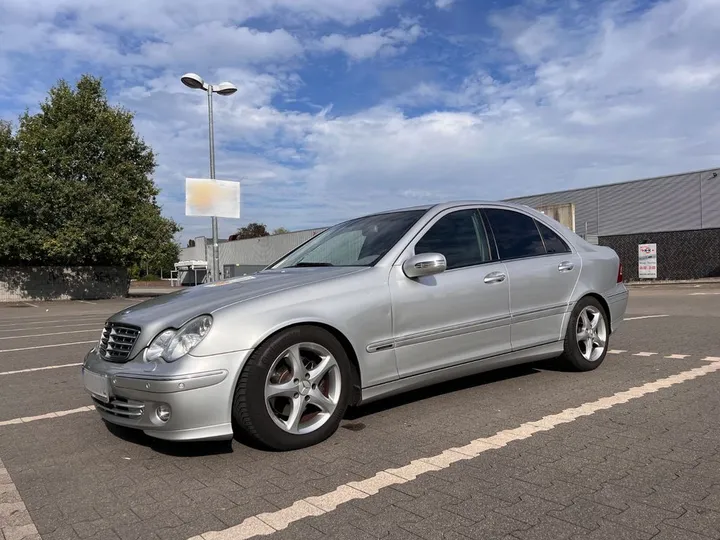Mercedes-Benz C 240