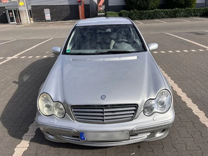 Mercedes-Benz C 240