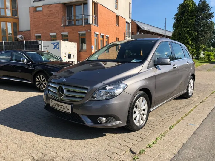 Mercedes-Benz B 180