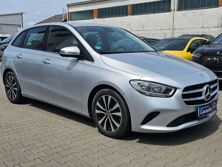 Mercedes-Benz B 180