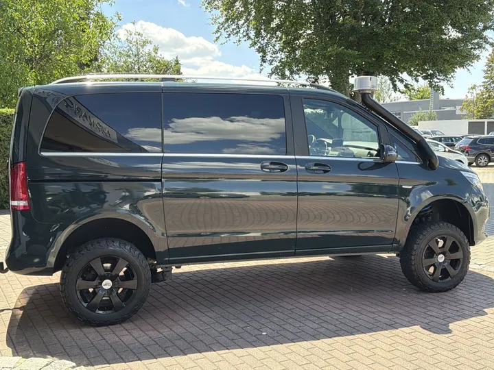 Mercedes-Benz V 250