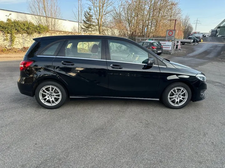 Mercedes-Benz B 220