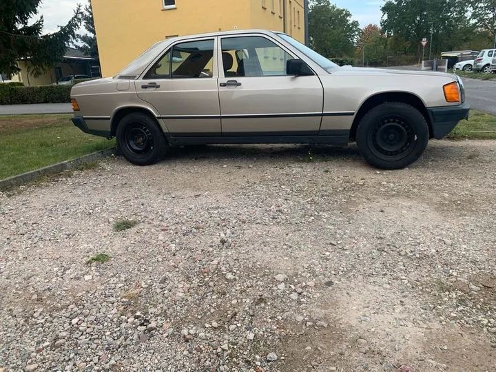 Mercedes-Benz 190