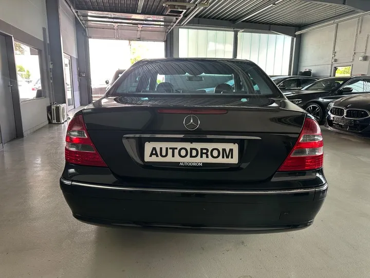 Mercedes-Benz E 200