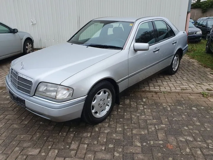 Mercedes-Benz C 220