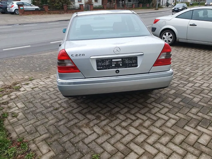 Mercedes-Benz C 220