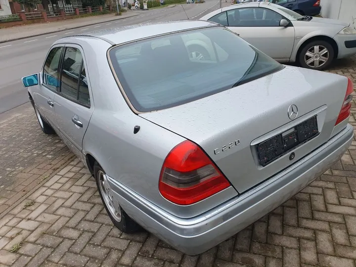 Mercedes-Benz C 220