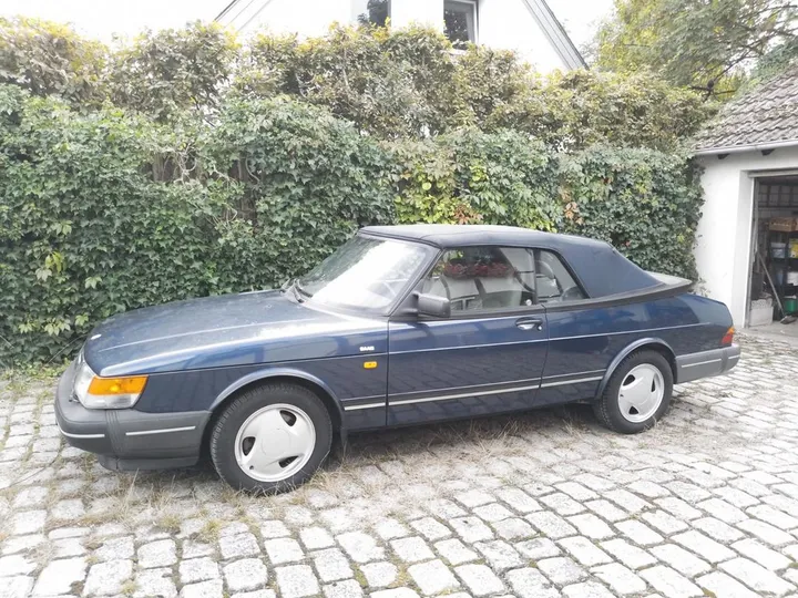 Saab 900